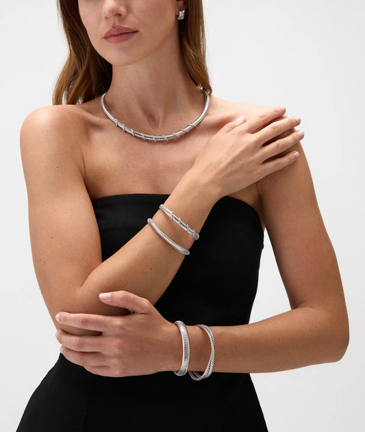 ⁠Electric Kiss Set – Necklace & Bracelet